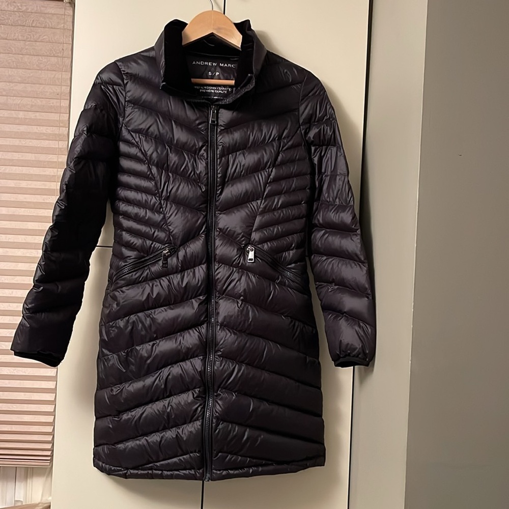 Andrew Marc, packable, 650 Fill, 90% duck down, velvet lined collar, zip pockets